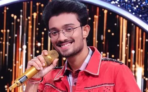 Indian Idol 13 Winner Rishi Singh Takes Home The Golden Trophy Rs 25