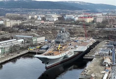 Porta Avi Es Russo Admiral Kuznetsov N O Voltar Opera O Antes De