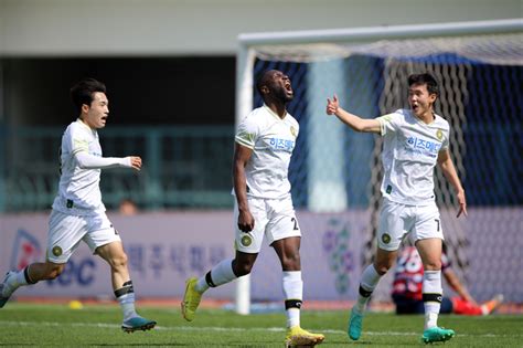 K리그2 돌풍 김포fc 성남fc 상대로 10경기 무패 도전