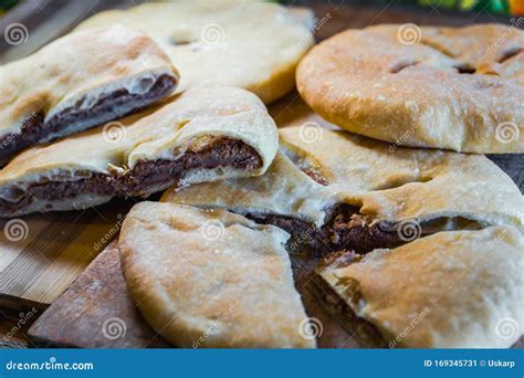 Lobiani Pan Plano Tradicional Georgiano Con Frijoles Rojos Relleno