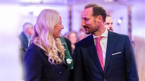 Mette Marit Und Haakon Von Norwegen Teilen Verliebte Blicke BUNTE De