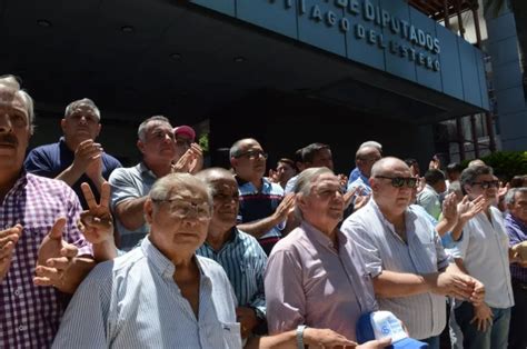 Fotos Y Video Masiva Marcha De La Cgt Local Contra El Dnu Y La Ley