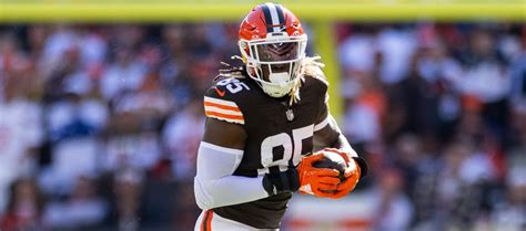 Fantasy Football Start Em Sit Em David Njoku Greg Dortch Rashod