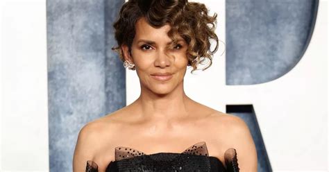 Halle Berry Wows In Teeny Bikini As She Shows Off Her Skateboarding Skills The Mirror