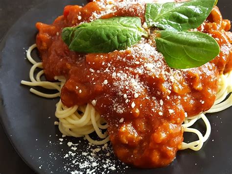 Thick And Hearty Spaghetti Sauce Recipe Delishably