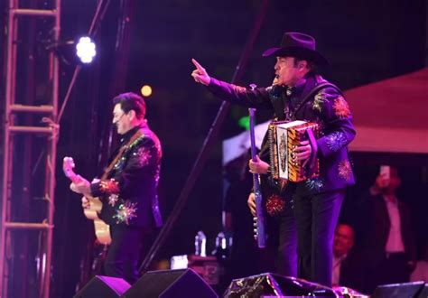 Los Tigres del Norte rugen en el Zócalo de la Ciudad de México Tus