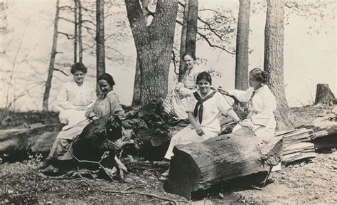 Sweet Briar Students, c. 1908. Sweet Briar College, some rights reserved. CC-BY-NC. | Sweet ...