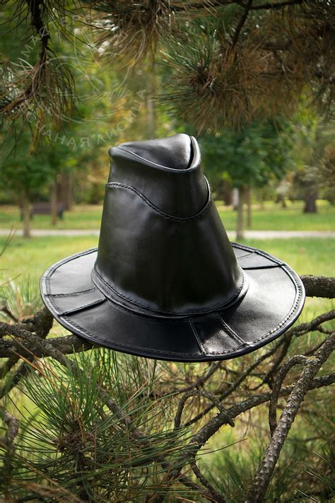 Шляпа охотника на ведьм: "Эй, паренёк! А не еретик ли ты часом?" | Пикабу