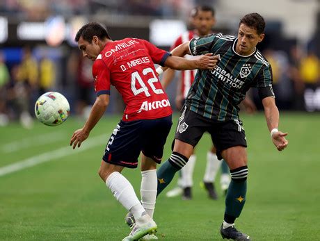 Chicharito Hérnandez cada vez más cerca de firmar con Chivas