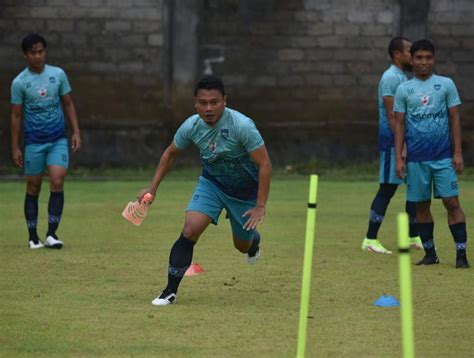 Liga Indonesia Robert Alberts Putar Otak Hadapi Jadwal Padat Dan