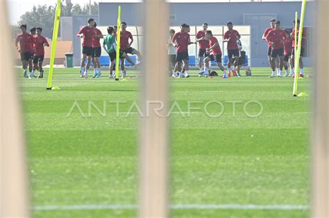 Latihan Timnas Indonesia Jelang Lawan Jepang ANTARA Foto