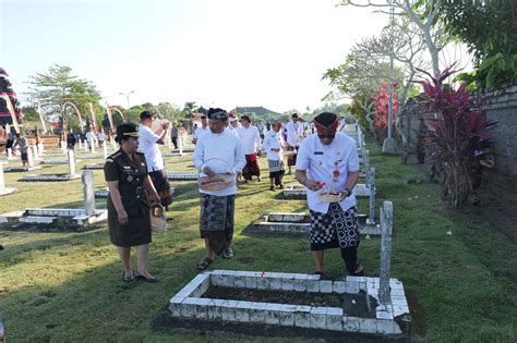 Peringatan Hari Jadi Provinsi Bali Ke 65 Bupati Sanjaya Ziarah Dan