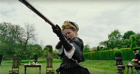 The Favourite | Emma Stone e Rachel Weisz disputam a atenção da rainha