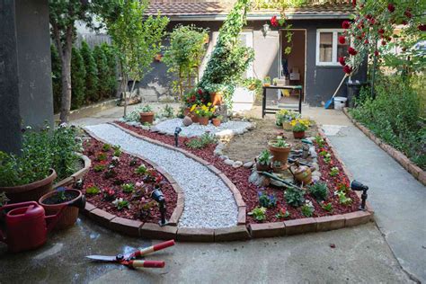 20 Brilliant Small Backyard Ideas