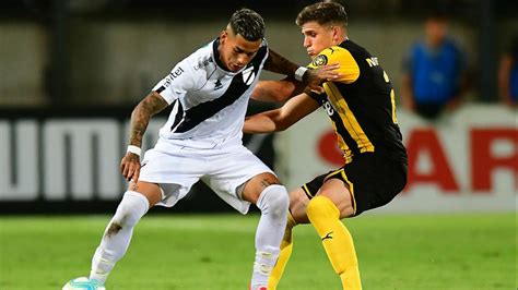 Peñarol Volvió A Dejar Puntos Al Empatar 1 1 Con Danubio En El Campeón Del Siglo