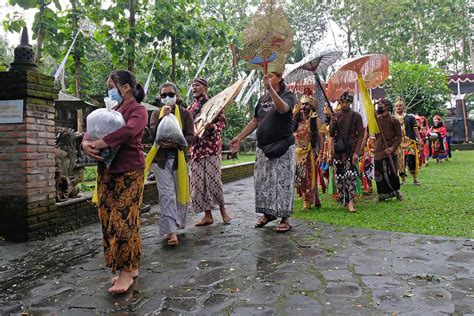 Berita Magelang Foto Tradisi Ngiwak Memperingati World Wayang Way