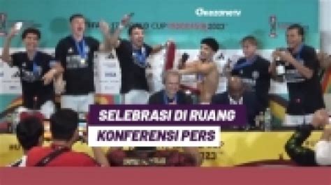 Pecah Timnas Jerman U Selebrasi Di Ruang Konferensi Pers Stadion