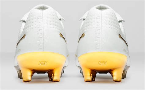 Nike Tiempo Legend Ronaldinho Boots Released - Footy Headlines