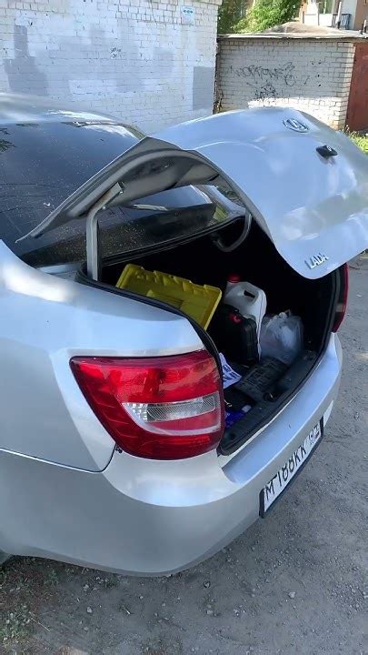 Газовый упор багажника на Лада Гранта - YouTube