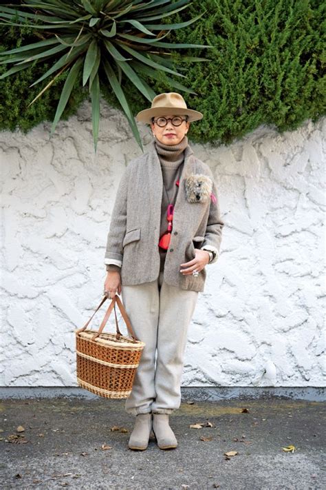 50代からのおしゃれ学。こなれた雰囲気を醸し出す冬小物3選スライダー3 1 Grandma Fashion Granny Chic