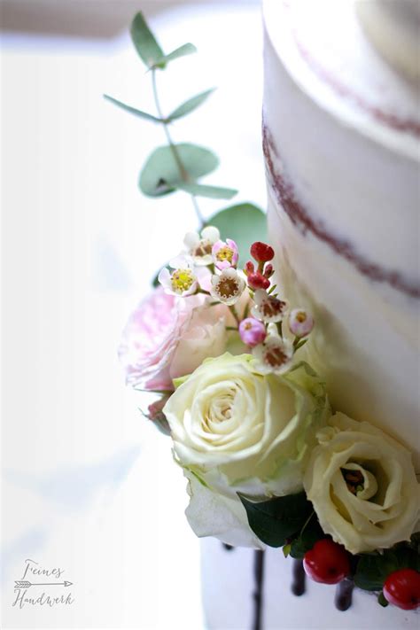 Feines Handwerk Semi Naked Hochzeitstorte Mit Dunklen Schokodrips