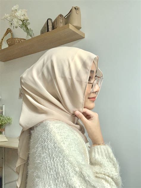 Pin By Nam On Simpan Cepat Hijabi Outfits Casual Shopping Outfit