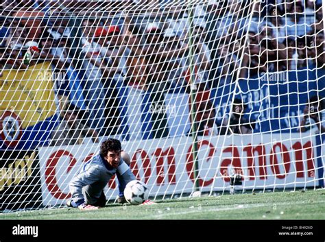 Football World Cup 1982 Italian goalkeeper Dino Zoff in Spain Stock ...