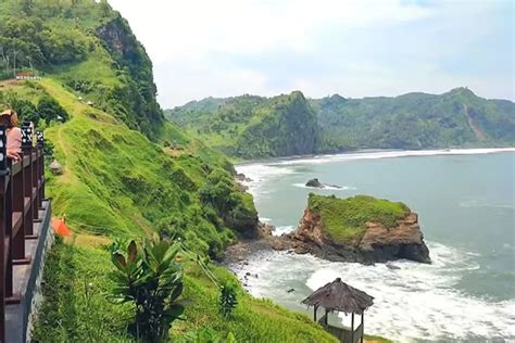 Temukan Surganya Tropis Jawa Tengah Dengan Mengunjungi Keindahan Pantai