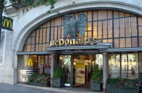 PORTO McDonalds Da Avenida Dos Aliados Reconhecido Como O Mais Bonito