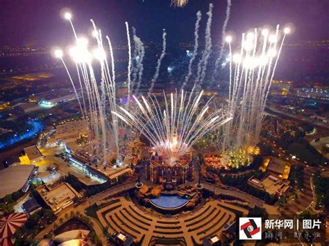 Best Night Views Of Shanghai Disney Resort Captured 3 People S