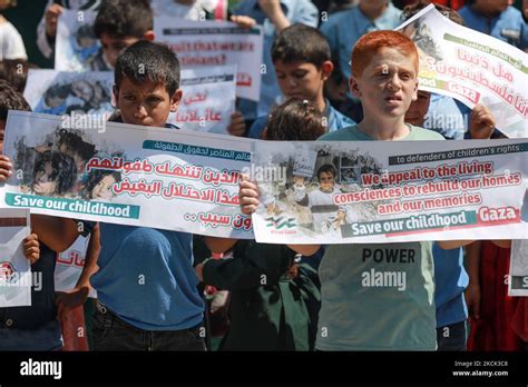 Palestinian children hold flags and release balloons during a protest ...