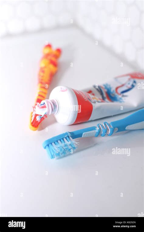 Red White Blue Toothpaste Hi Res Stock Photography And Images Alamy