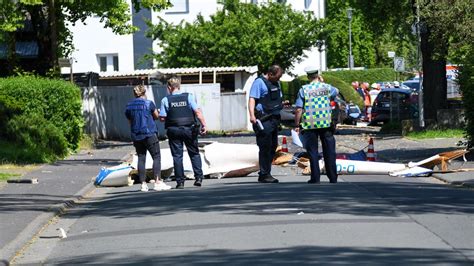 Unfall Segelflugzeug Absturz In Wohngebiet Pilot Stirbt ZEIT ONLINE