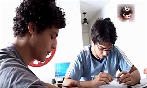 purpurinado Aluno insinua se para o seu professor em Química Orgânica curta gay assista aqui