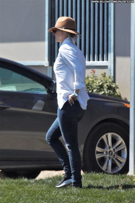 Kaley Cuoco Beautiful Sexy Celebrity Babe Posing Hot Famous And Uncensored