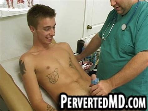Hot Stud Patient Is Getting Jerked Off By His Doctor XVIDEOS