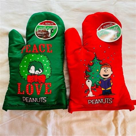 Peanuts Kitchen Peanuts Oven Mitts Charlie Brown Snoopy And 2 Sugar