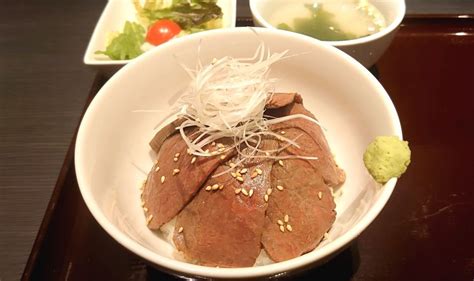 【beefgarden恵比寿の今週の週替わりランチ：黒毛和牛炙りロース丼（1290円）】