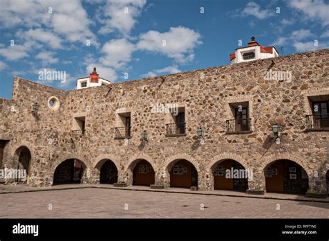 La Fachada Del Convento De San Francisco En La Plaza De Aranzazu En La