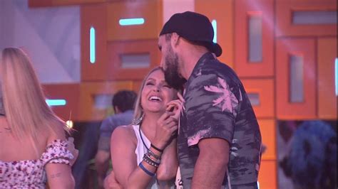 Carla Diaz Revela Status De Relacionamento E Desabafa Desagrad Vel