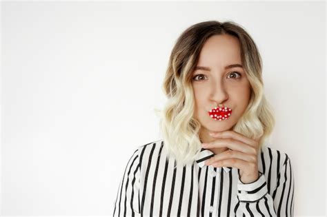 Premium Photo Blonde Woman With Red Lipstick