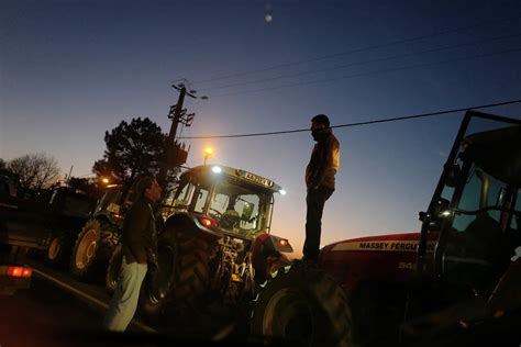 Agricultores em protesto A ministra da Agricultura é mentirosa O que