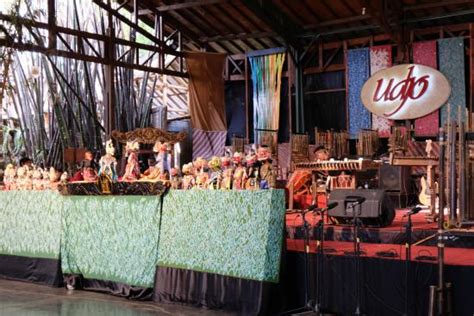 Saung Angklung Udjo Bandung Restaurantbeoordelingen Foto S En