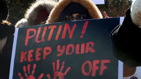 Harper Blasts Crimea Referendum Protesters Express Solidarity With