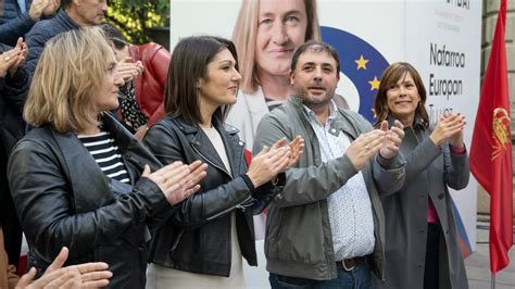 El PNV hace campaña en Navarra sin sus siglas sin su himno y cambiando