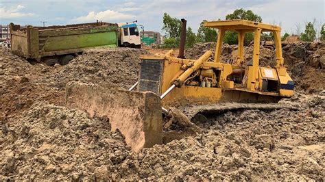 Wow Unbelievable Bulldozer Komatsu Overload Dump Truck Stuck In Mud H