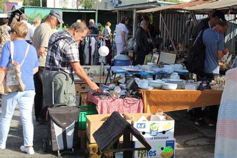 Piątek na targowisku w Koszalinie Zobacz co można znaleźć na