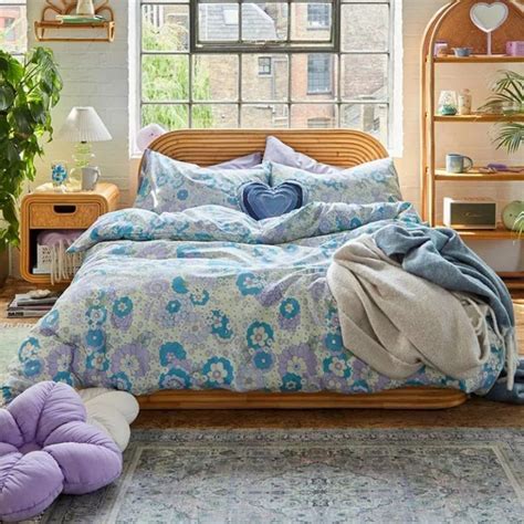 15 Preppy Dorm Room Ideas For A Bright And Colorful Dorm