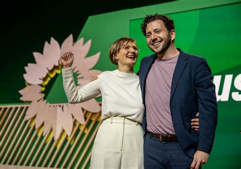 Parteitag der Grünen Tränen und Freude bei Politikern Fotos