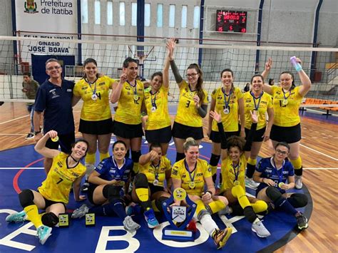 Equipe De V Lei Feminino Adulto De Bragan A Paulista Conquista Vice